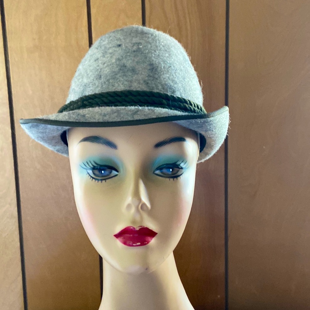 Vintage German Austrian Octoberfest wool felt hat.